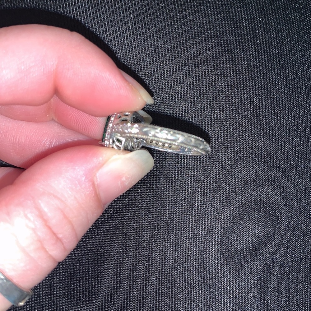 Pretty ring - Picture 3 of 4